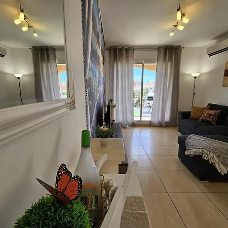 Con Patio Privado, Piscina Comunitaria Y Parking En Miami Playa - Es-9-169 * Les Planes del Rei