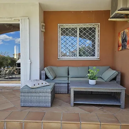 Con Patio Privado, Piscina Comunitaria Y Parking En Miami Playa - Es-9-169