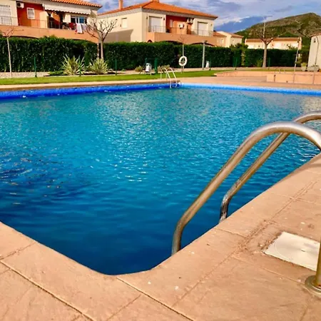 Con Patio Privado, Piscina Comunitaria Y Parking En Miami Playa - Es-9-169 *