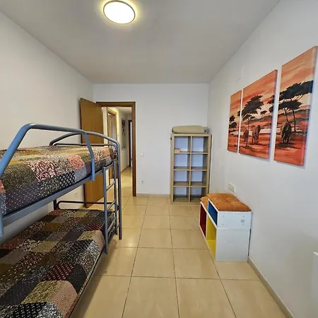 Con Patio Privado, Piscina Comunitaria Y Parking En Miami Playa - Es-9-169 *