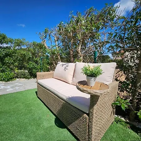 Con Patio Privado, Piscina Comunitaria Y Parking En Miami Playa - Es-9-169