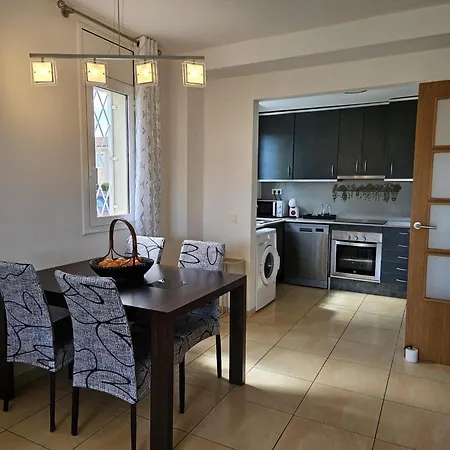 Apartment Con Patio Privado, Piscina Comunitaria Y Parking En Miami Playa - Es-9-169