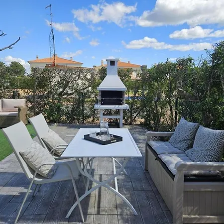 Con Patio Privado, Piscina Comunitaria Y Parking En Miami Playa - Es-9-169 Apartment
